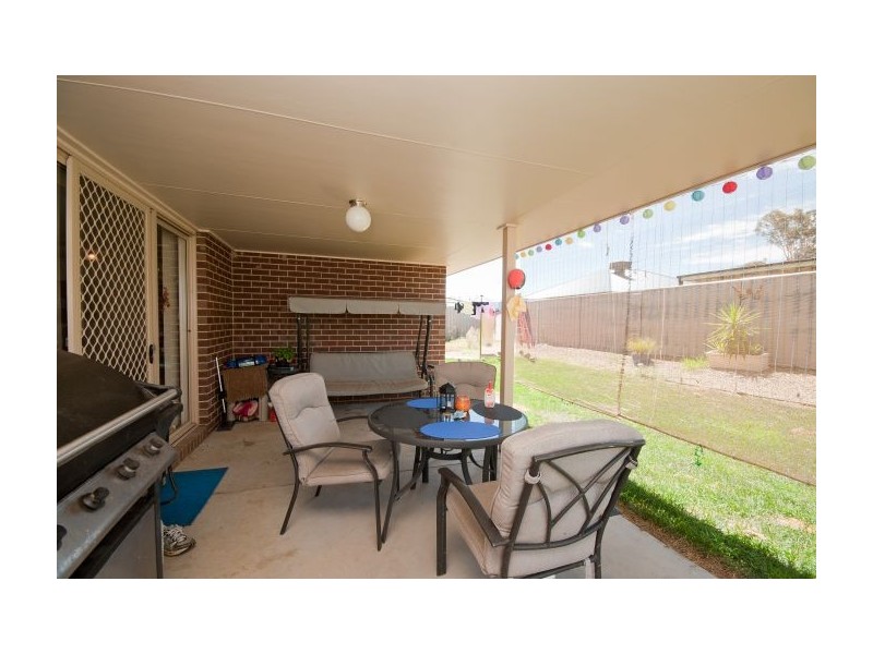 24 Darga Place, Lavington NSW 2641