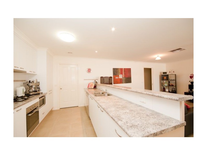 24 Darga Place, Lavington NSW 2641