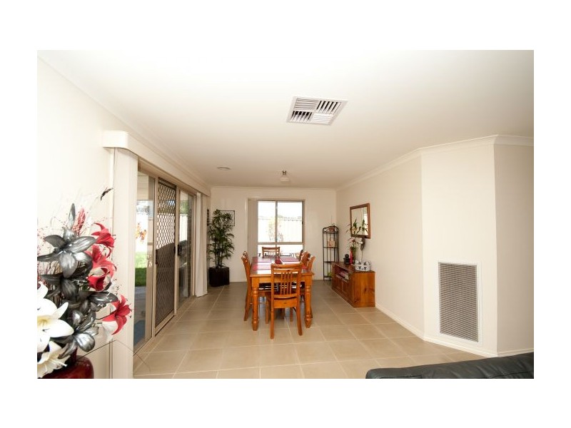 24 Darga Place, Lavington NSW 2641