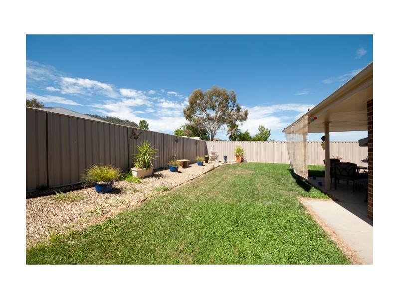 24 Darga Place, Lavington NSW 2641