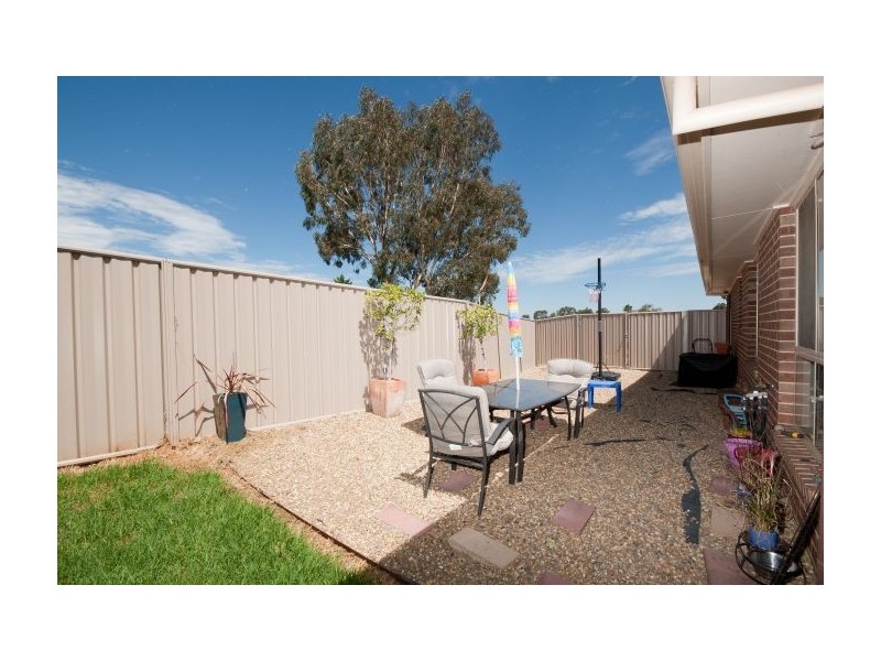24 Darga Place, Lavington NSW 2641