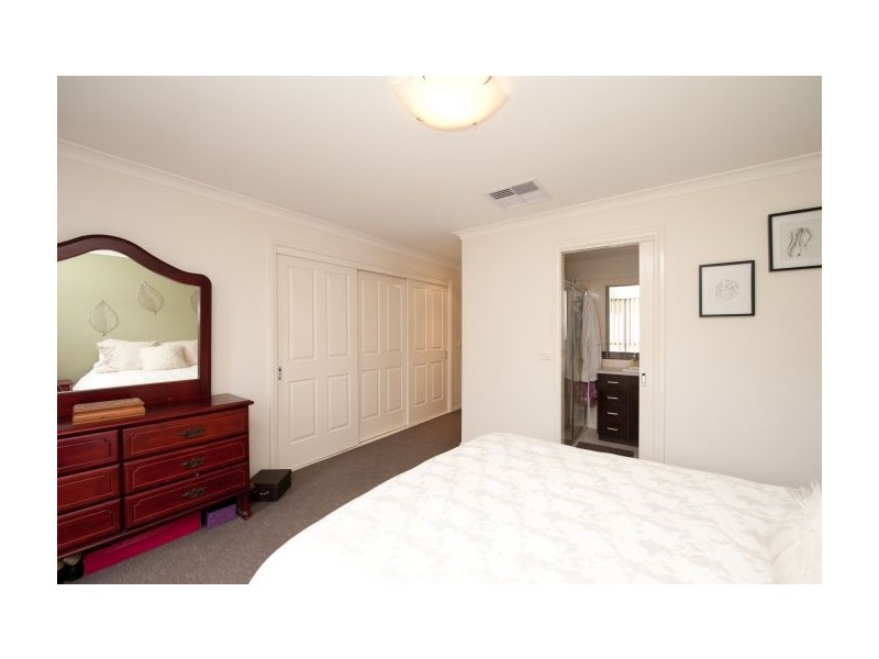 20 Darga Pl, Lavington NSW 2641
