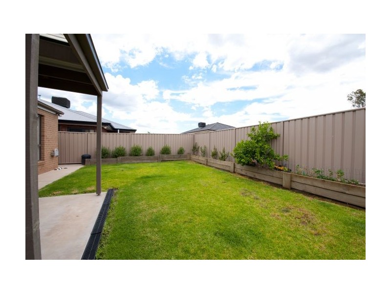 20 Darga Pl, Lavington NSW 2641