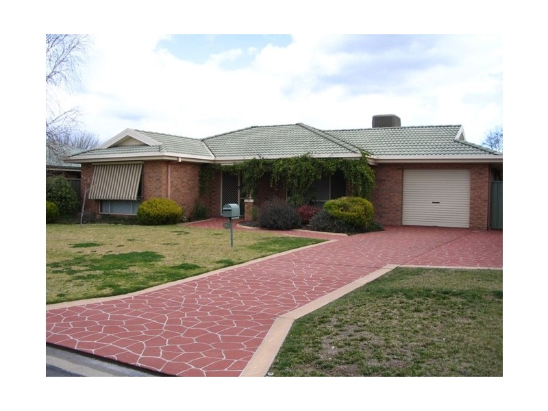 521 Iluka Cres, Lavington NSW 2641