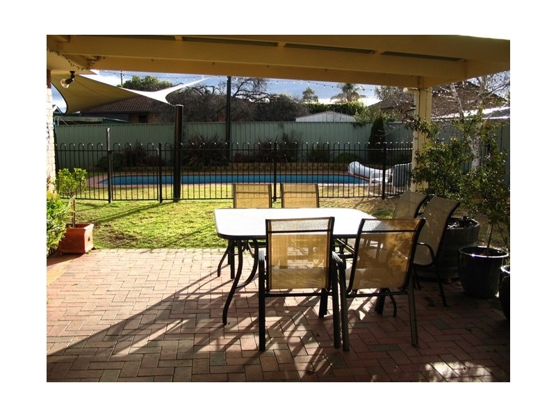 521 Iluka Cres, Lavington NSW 2641