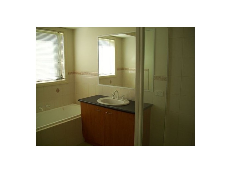 19 Kirkpatrick Crt, Albury NSW 2640