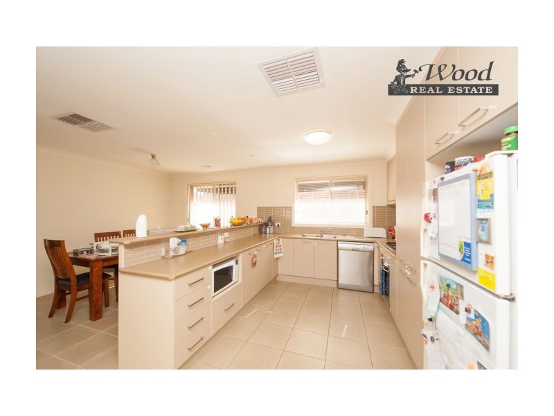 23 Dalbirra Pl, Lavington NSW 2641