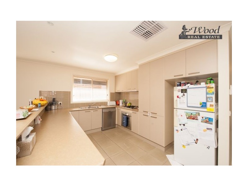 23 Dalbirra Pl, Lavington NSW 2641