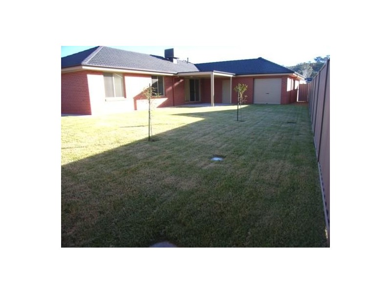 23 Dalbirra Pl, Lavington NSW 2641