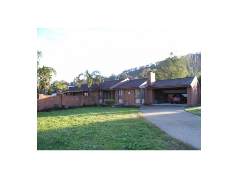 84 Buronga Drive, Lavington NSW 2641