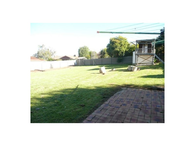 84 Buronga Drive, Lavington NSW 2641