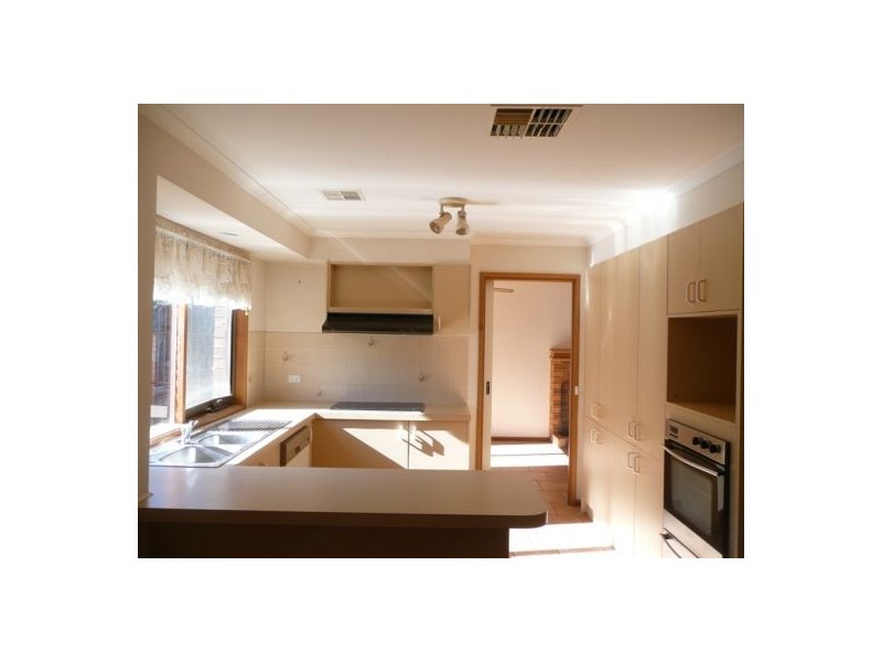 84 Buronga Drive, Lavington NSW 2641