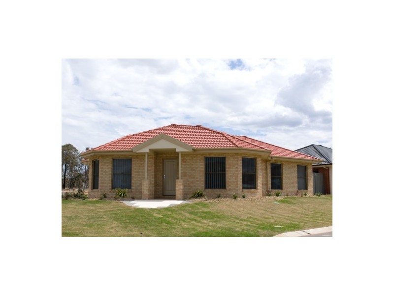 77 Egret St, Thurgoona NSW 2640