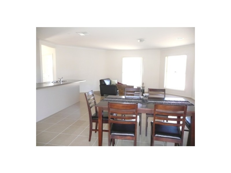 77 Egret St, Thurgoona NSW 2640