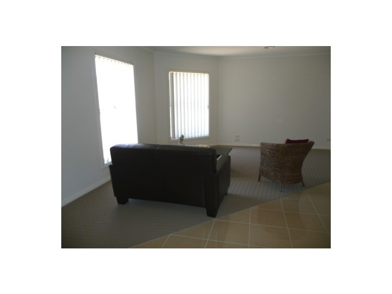 77 Egret St, Thurgoona NSW 2640