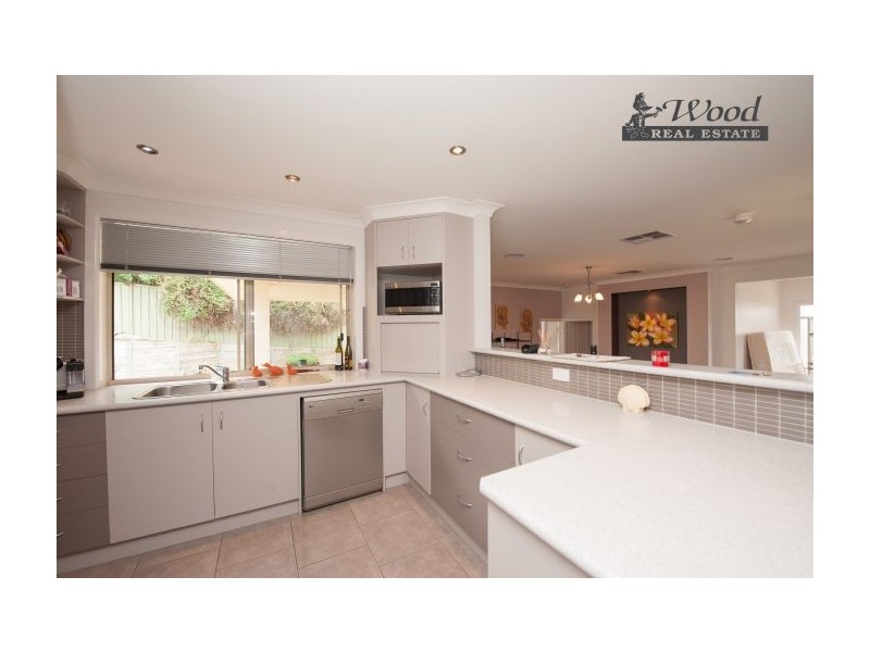 1 Blair Court, Lavington NSW 2641