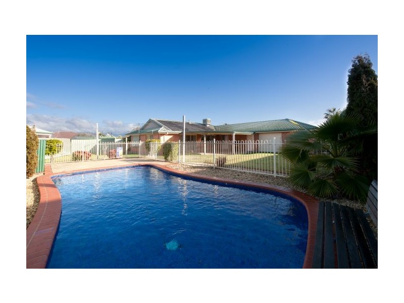10 Valerie Way, Lavington NSW 2641