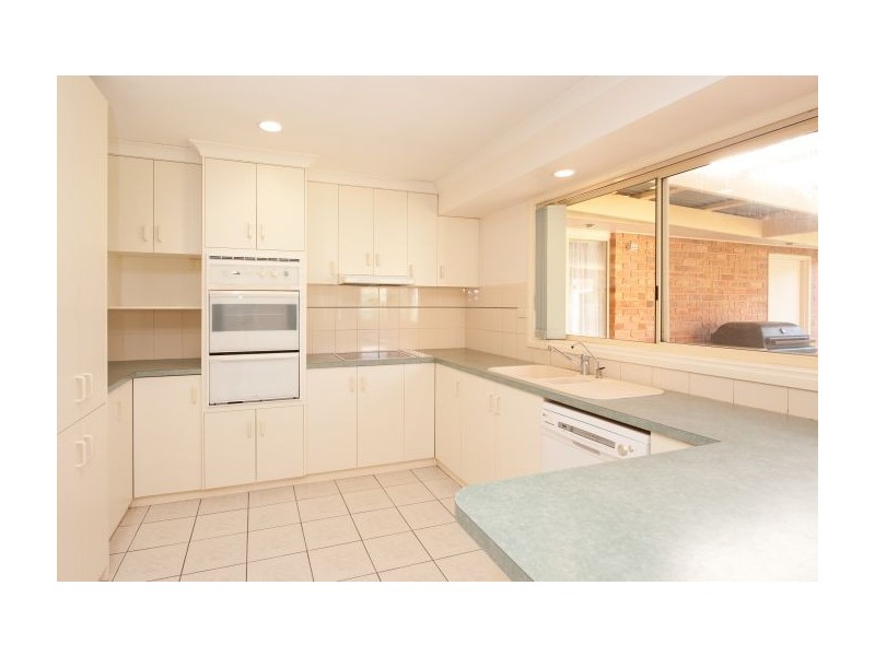 10 Valerie Way, Lavington NSW 2641