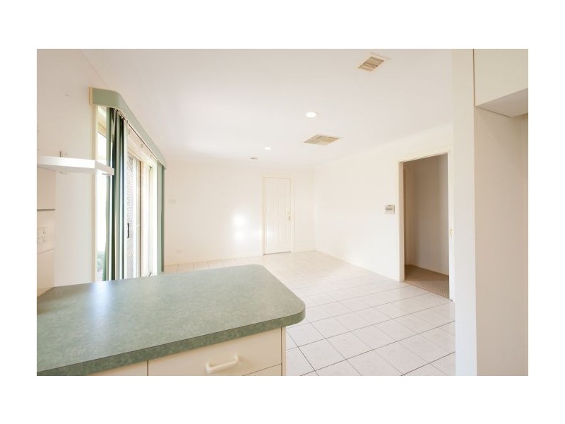 10 Valerie Way, Lavington NSW 2641