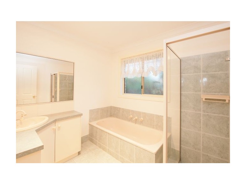 10 Valerie Way, Lavington NSW 2641