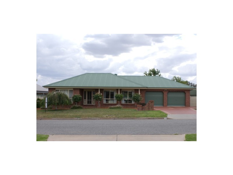 15 Privett Pl, Lavington NSW 2641