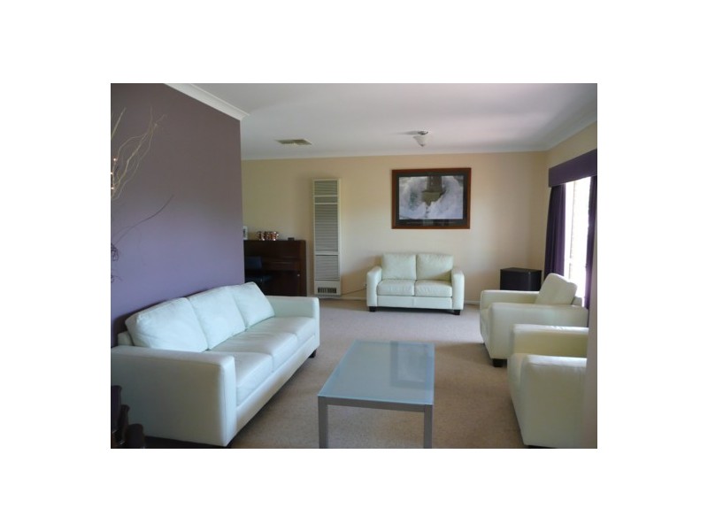 15 Privett Pl, Lavington NSW 2641