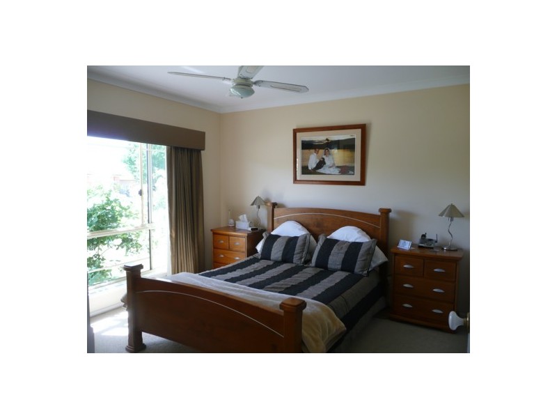 15 Privett Pl, Lavington NSW 2641