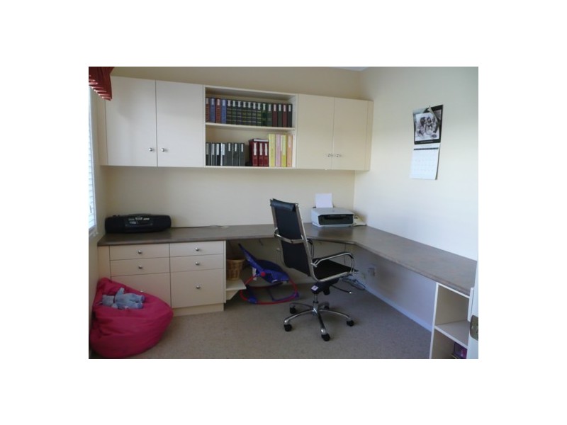 15 Privett Pl, Lavington NSW 2641