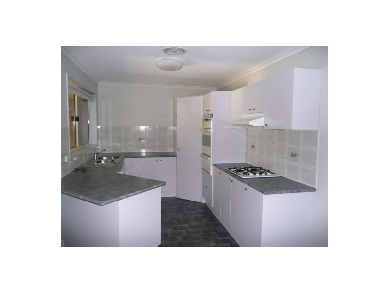 13 Foxglove St, Baranduda VIC 3691