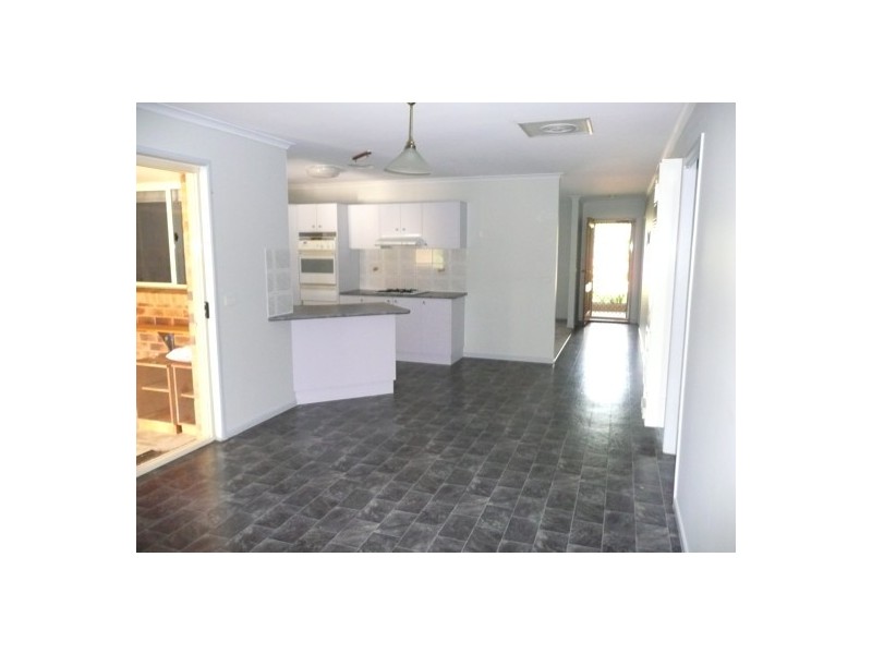 13 Foxglove St, Baranduda VIC 3691