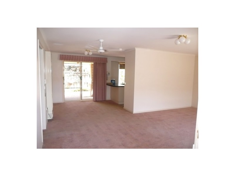 100 Amber Crt, West Albury NSW 2640