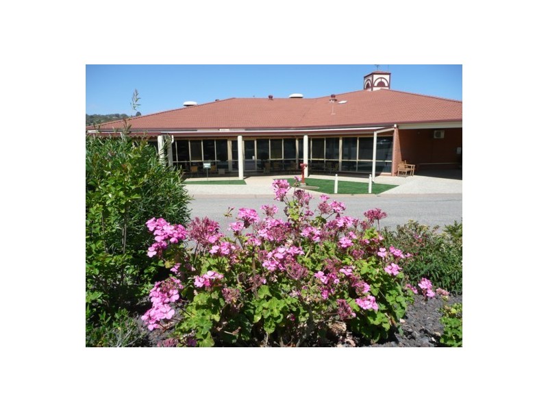 100 Amber Crt, West Albury NSW 2640