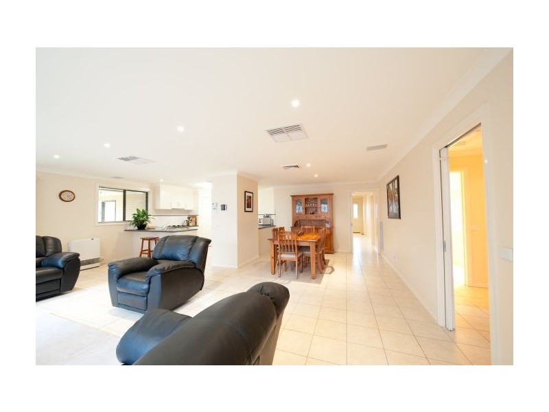 130 Hotham Circ, Thurgoona NSW 2640