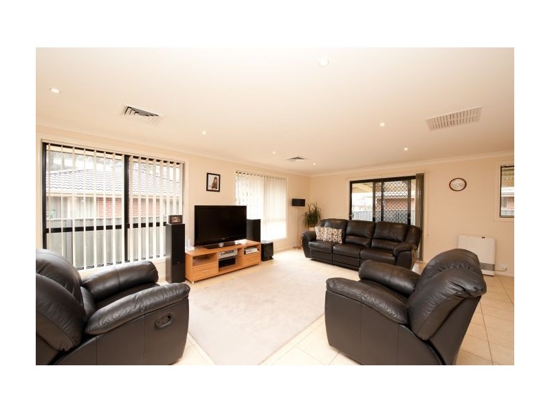 130 Hotham Circ, Thurgoona NSW 2640