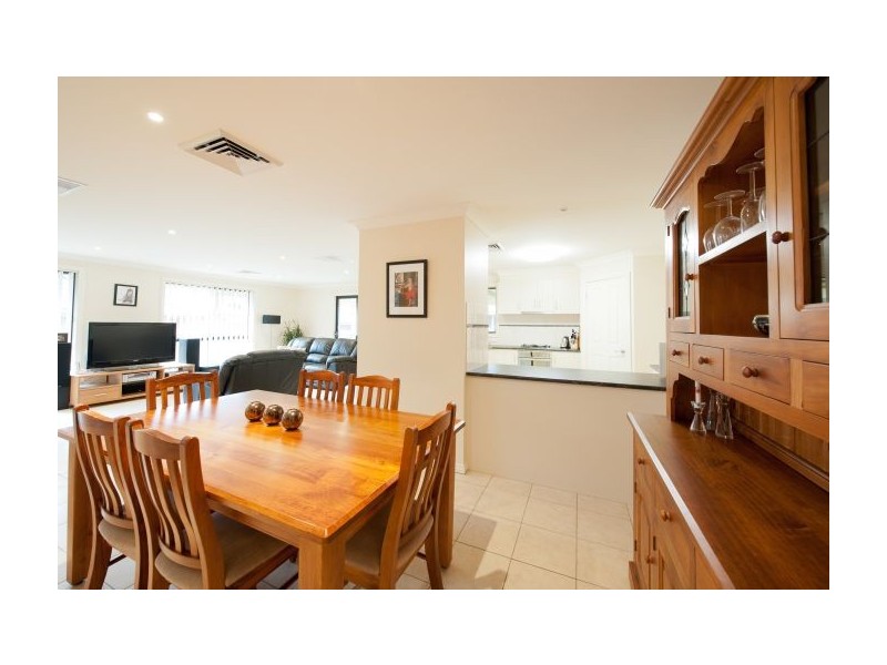 130 Hotham Circ, Thurgoona NSW 2640