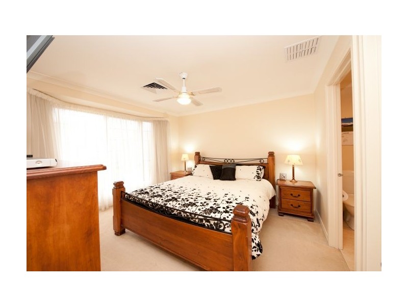 130 Hotham Circ, Thurgoona NSW 2640