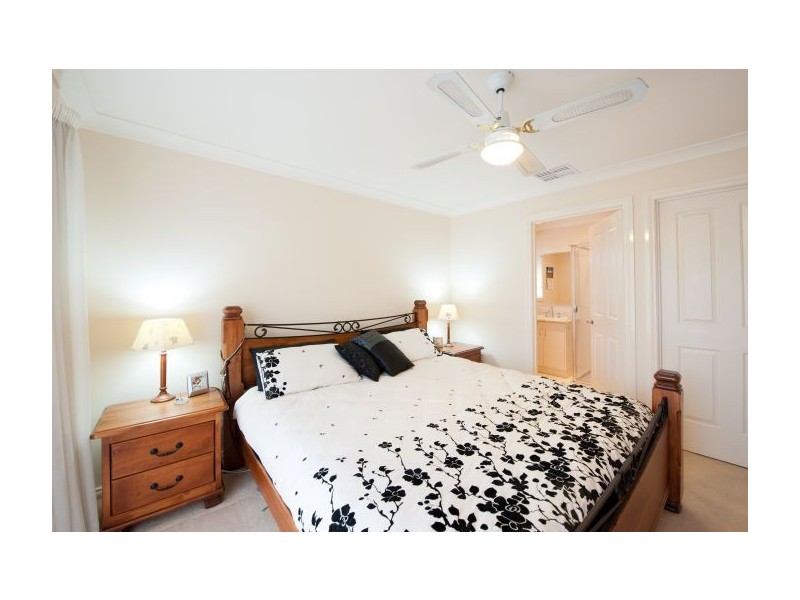 130 Hotham Circ, Thurgoona NSW 2640