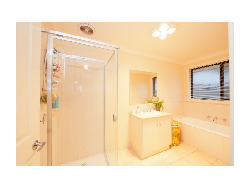 130 Hotham Circ, Thurgoona NSW 2640