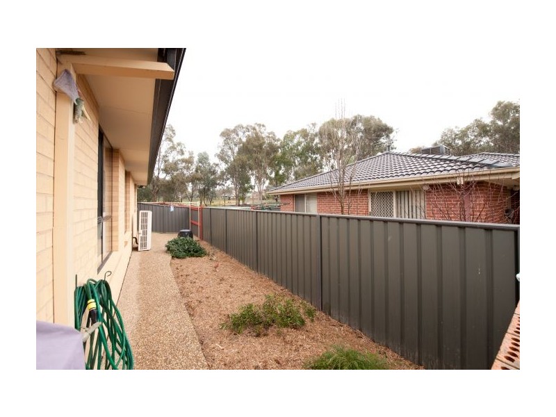 130 Hotham Circ, Thurgoona NSW 2640