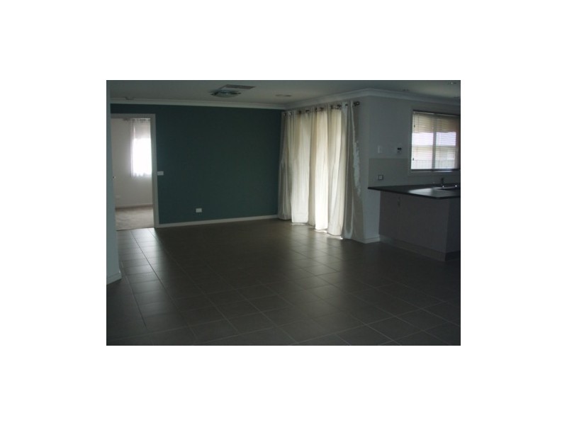 122 Hotham Circuit, Thurgoona NSW 2640