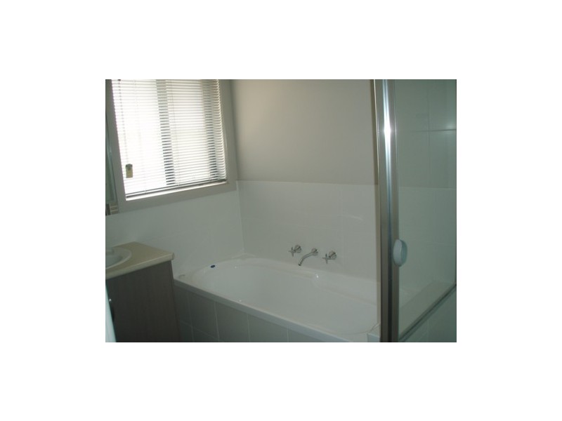 122 Hotham Circuit, Thurgoona NSW 2640