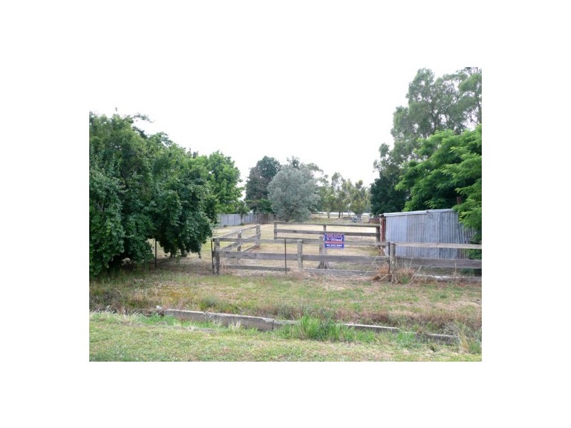 24  Railway Parade, Holbrook NSW 2644