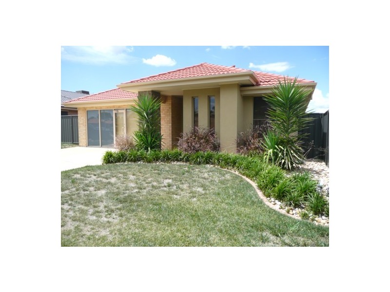 24 Peards Drive, East Albury NSW 2640