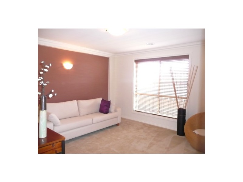 24 Peards Drive, East Albury NSW 2640