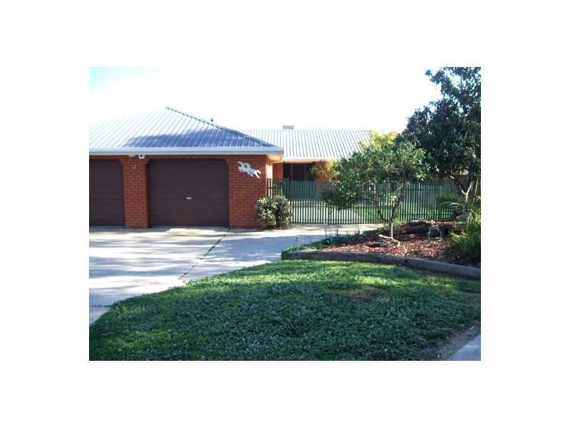11 Valverde Crt, Thurgoona NSW 2640