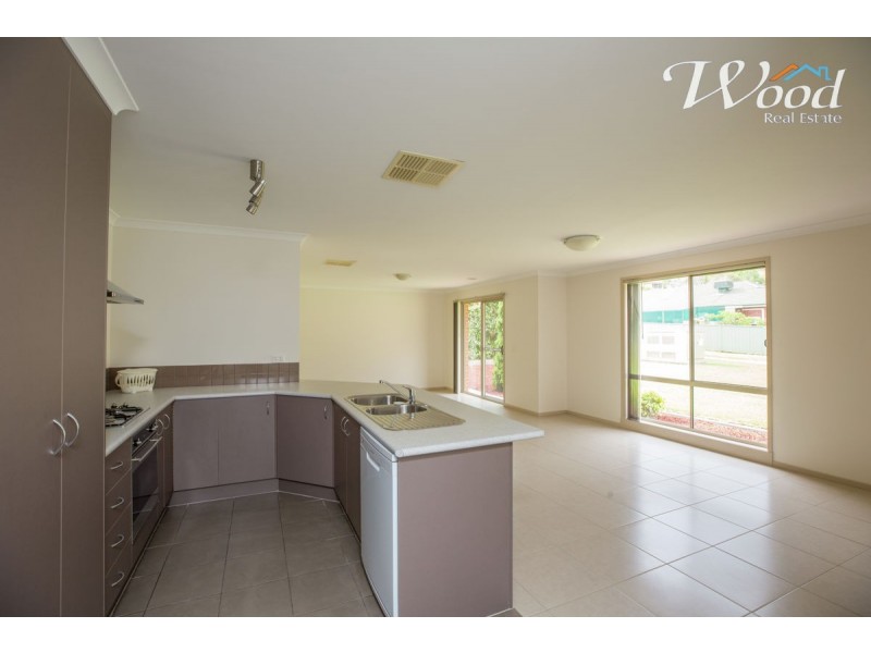 1/7 Lachlan Lane, Lavington NSW 2641