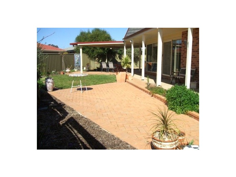 15 Beaus CRt, East Albury NSW 2640