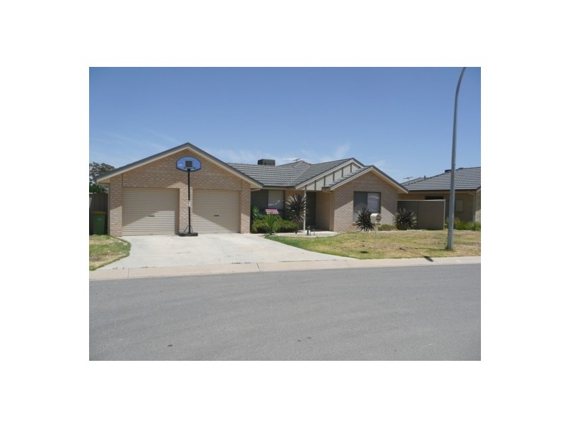 19 Darga Place, Lavington NSW 2641