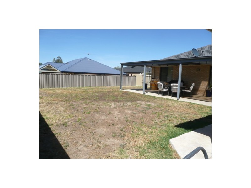 19 Darga Place, Lavington NSW 2641