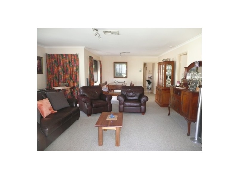 364 Shelley Ave, Lavington NSW 2641